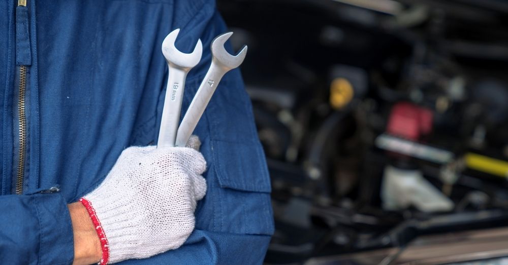 How to Spot Early Signs a Forklift Needs Service